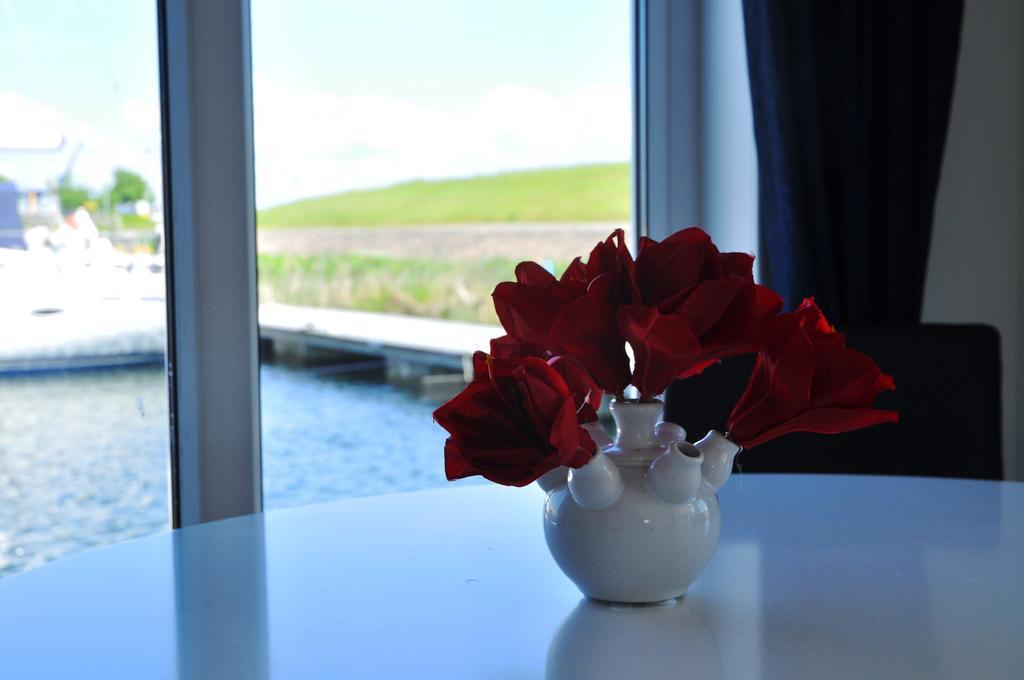 Bestmarine Waterchalets Flevo Marina Chalet Lelystad