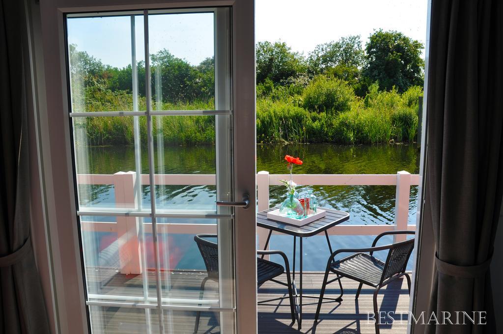 Bestmarine Waterchalets Flevo Marina