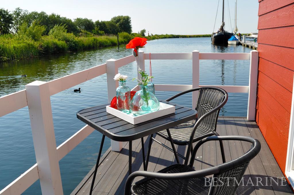 Chalet Bestmarine Waterchalets Flevo Marina