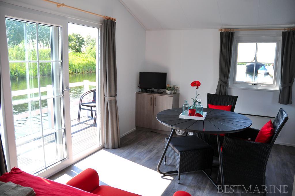 Chalet Bestmarine Waterchalets Flevo Marina