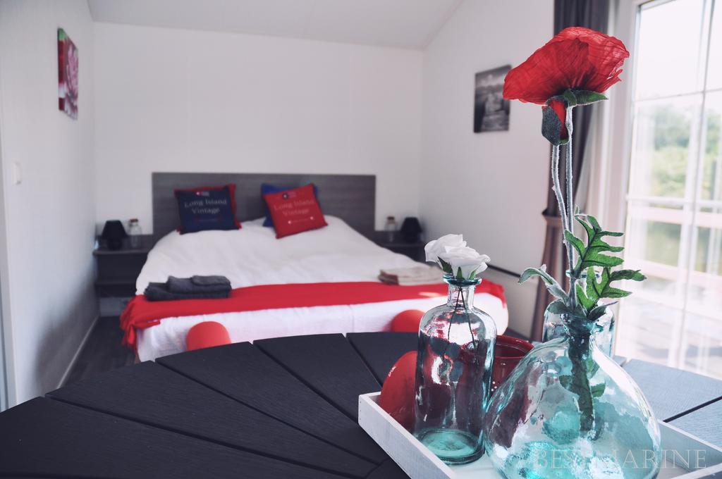 Chalet Bestmarine Waterchalets Flevo Marina