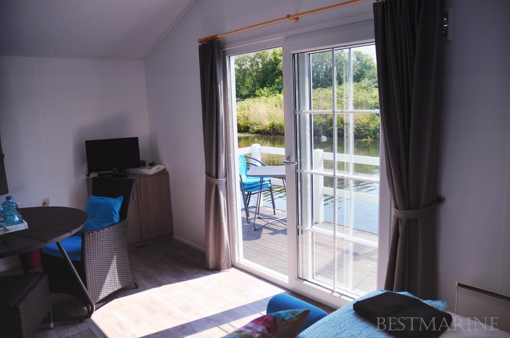 Chalet Bestmarine Waterchalets Flevo Marina