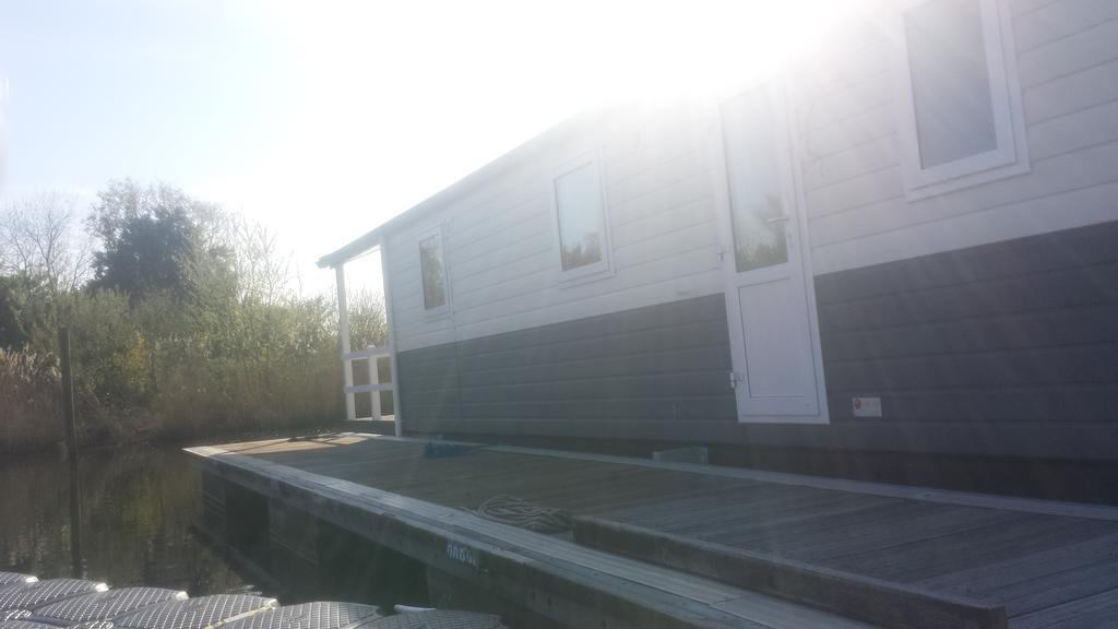 Chalet Bestmarine Waterchalets Flevo Marina